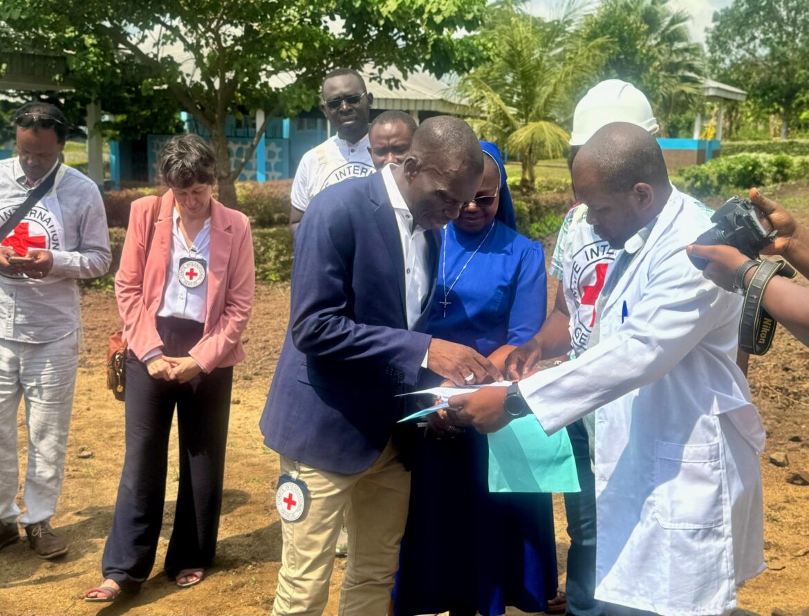 ICRC Health Coordinator(R), Buea Diocese Health Coordinator (L) signing partnership contract for the construction of new wards